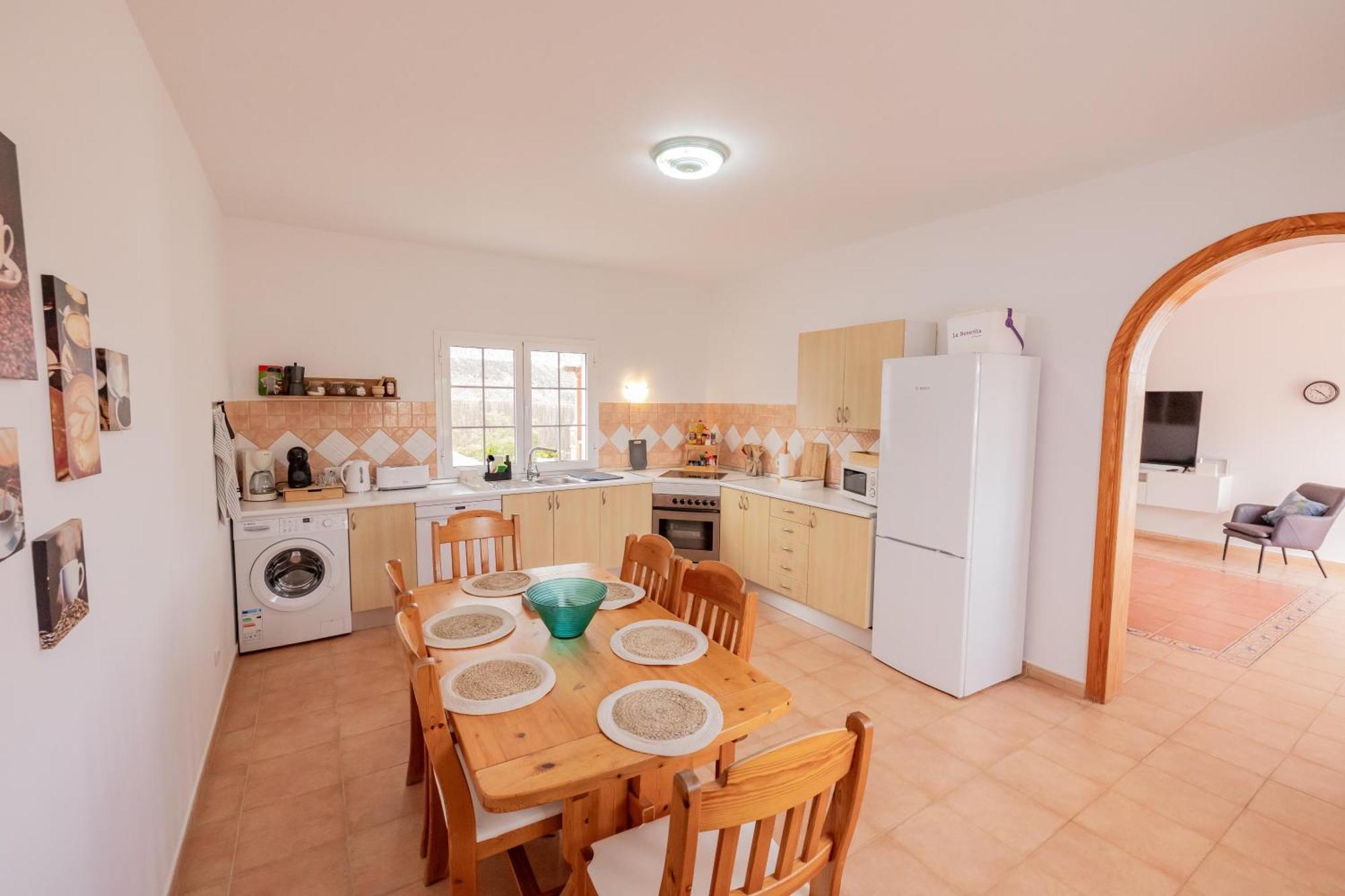 Casa Amaya - Spacious House With Pool, Large Garden, Bbq, 2 Terraces, And Ideal Location El Charco  Exterior foto